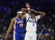 开云体育官网-关于独行侠轻取雄鹿，恩比德爆发神勇的信息