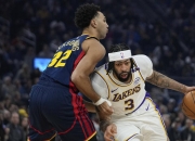 开云下载-美国男篮鏖战勇士，浓眉三分雨点燃全场的简单介绍