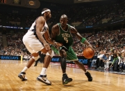 开云APP-赛道上的艺术，塞恩斯高光时刻与阿斯顿马丁的碾压式胜利