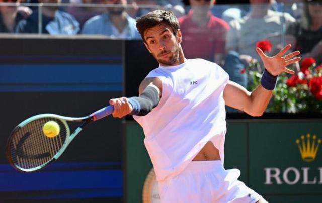 包含日本网球队逆转西班牙网球队，阿尔卡拉斯统治全场的词条