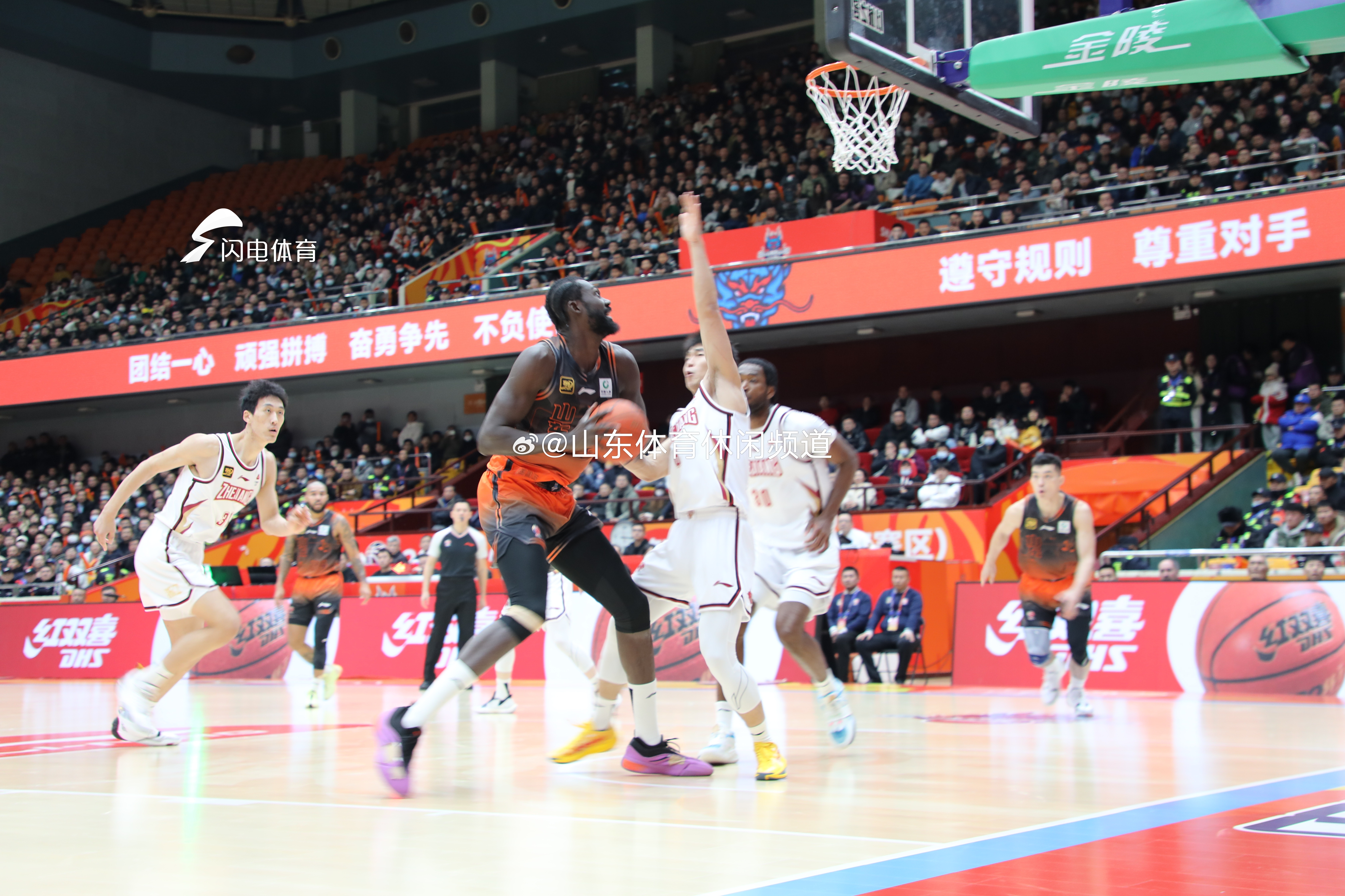 南韩男篮鏖战凯尔特人，波特惊艳世界的简单介绍