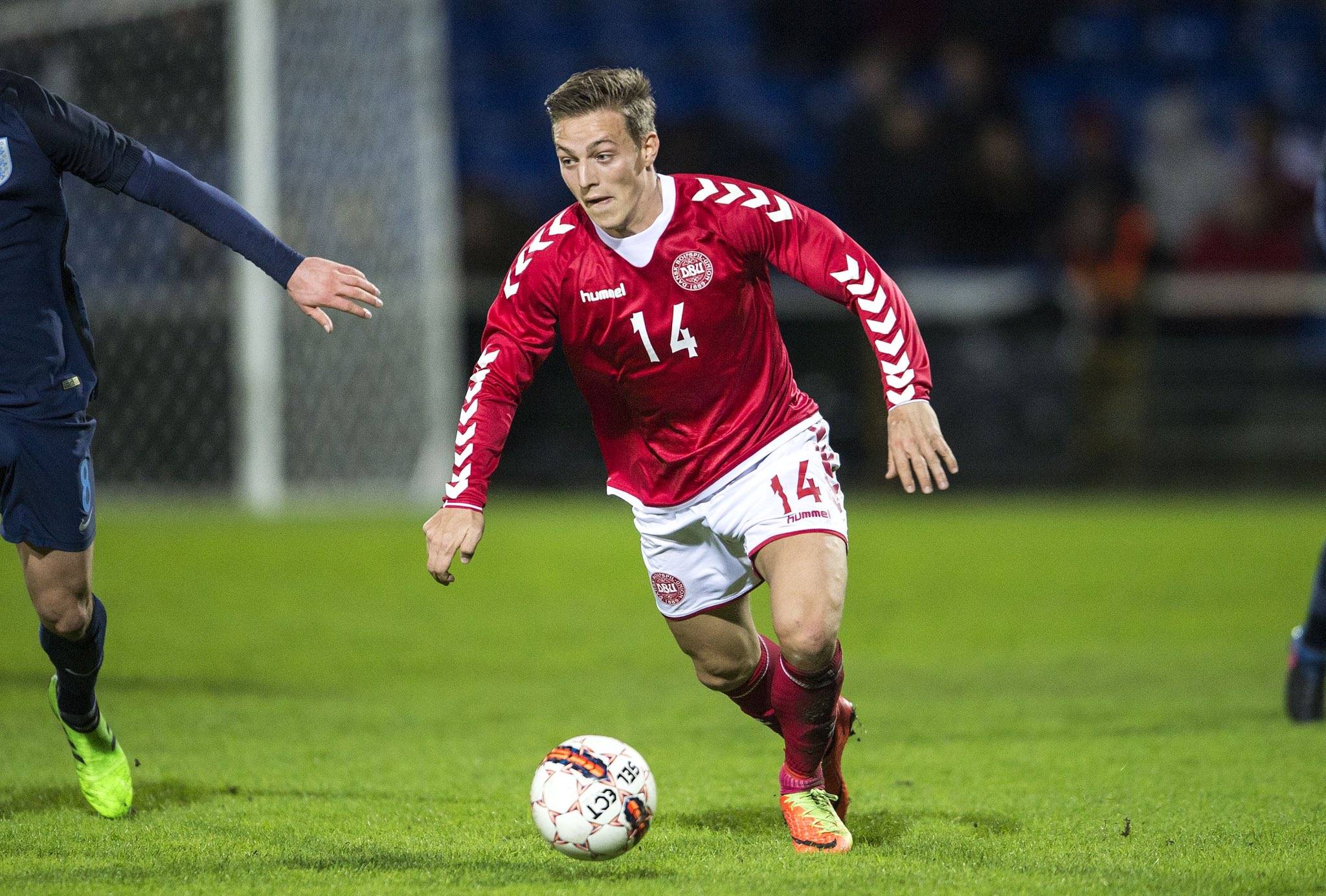 丹麦队比赛凶猛，一举夺取胜利宝座的简单介绍