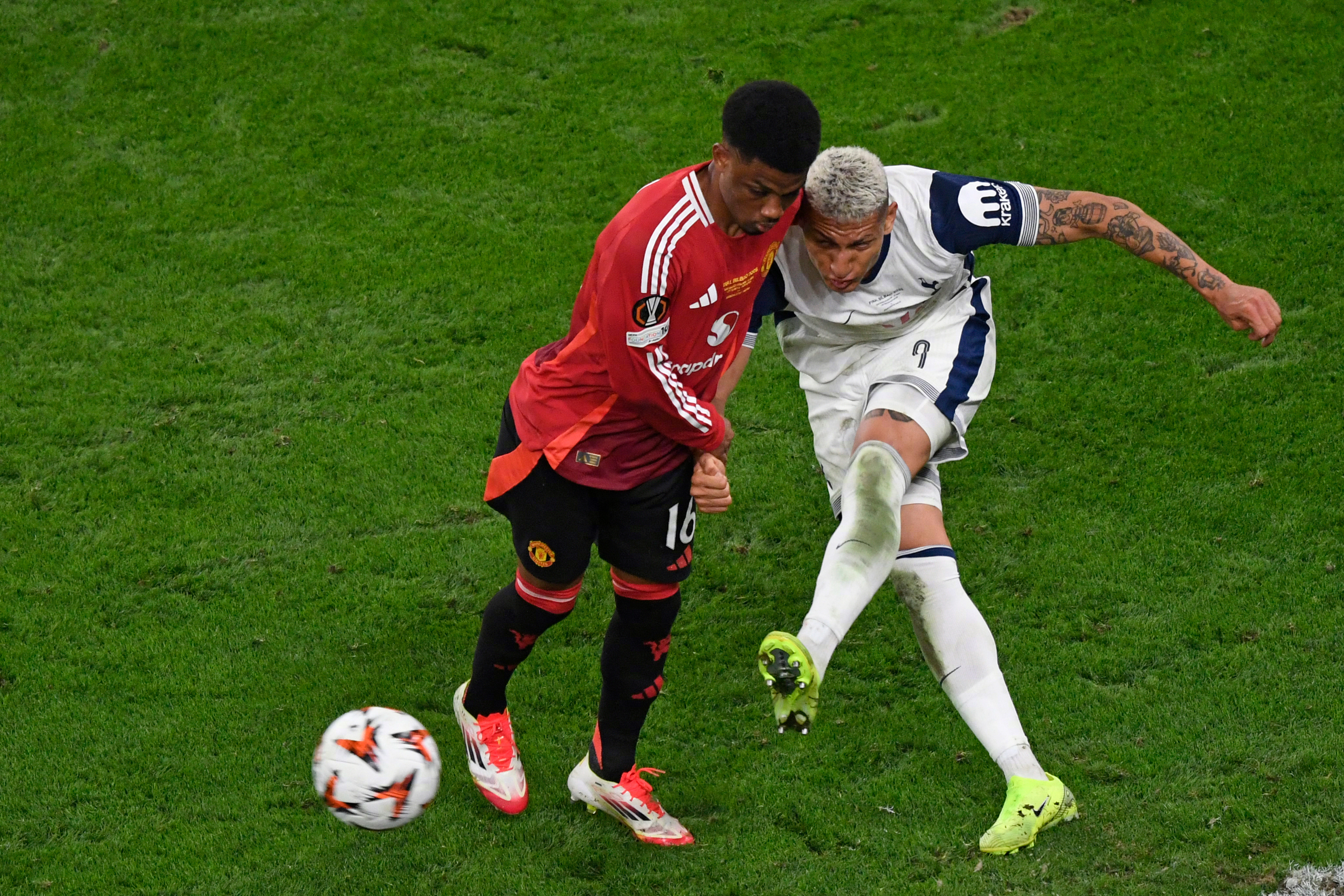 曼联顽强逼平，继续保持不败的简单介绍