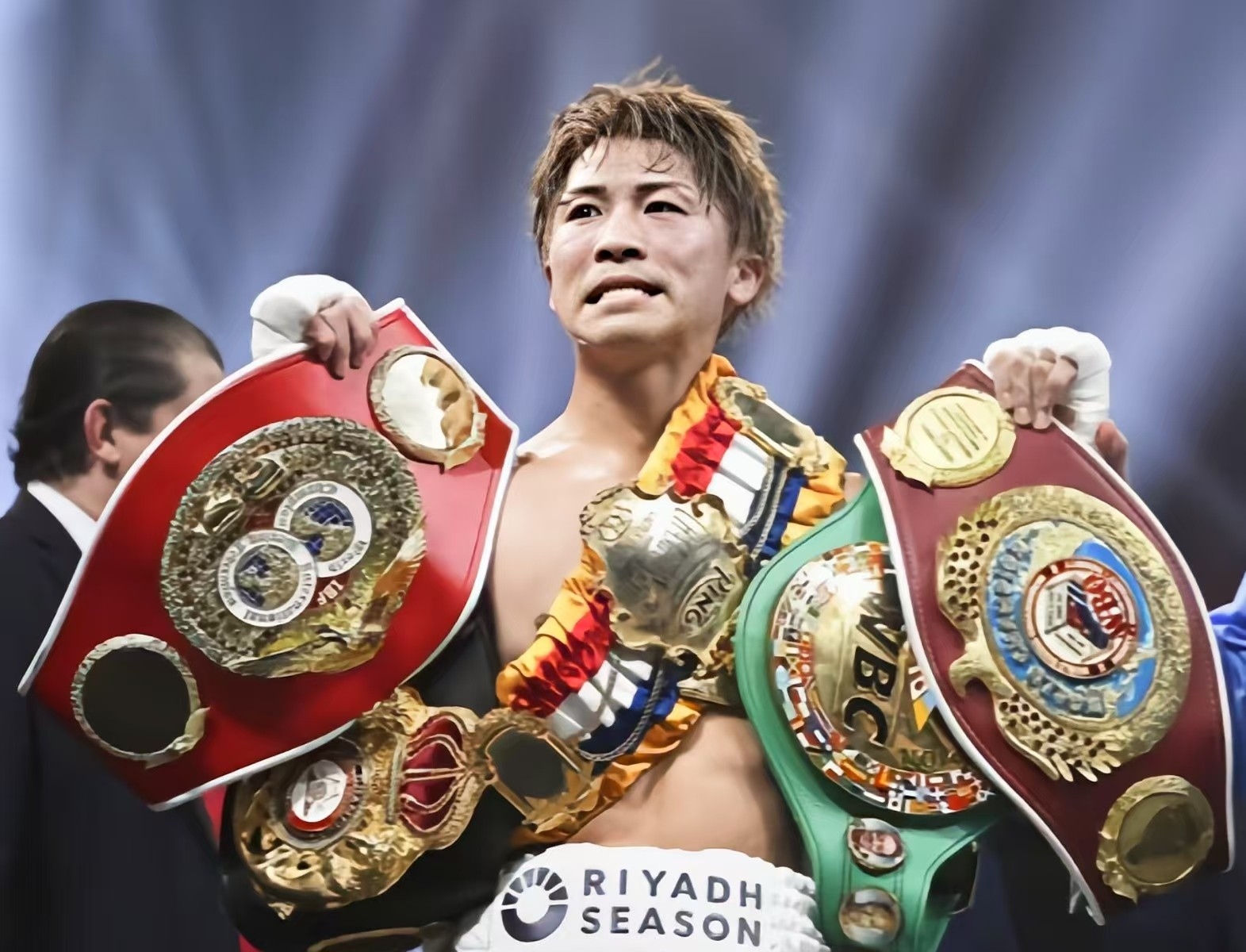 金光闪闪！拳击选手力挫强敌