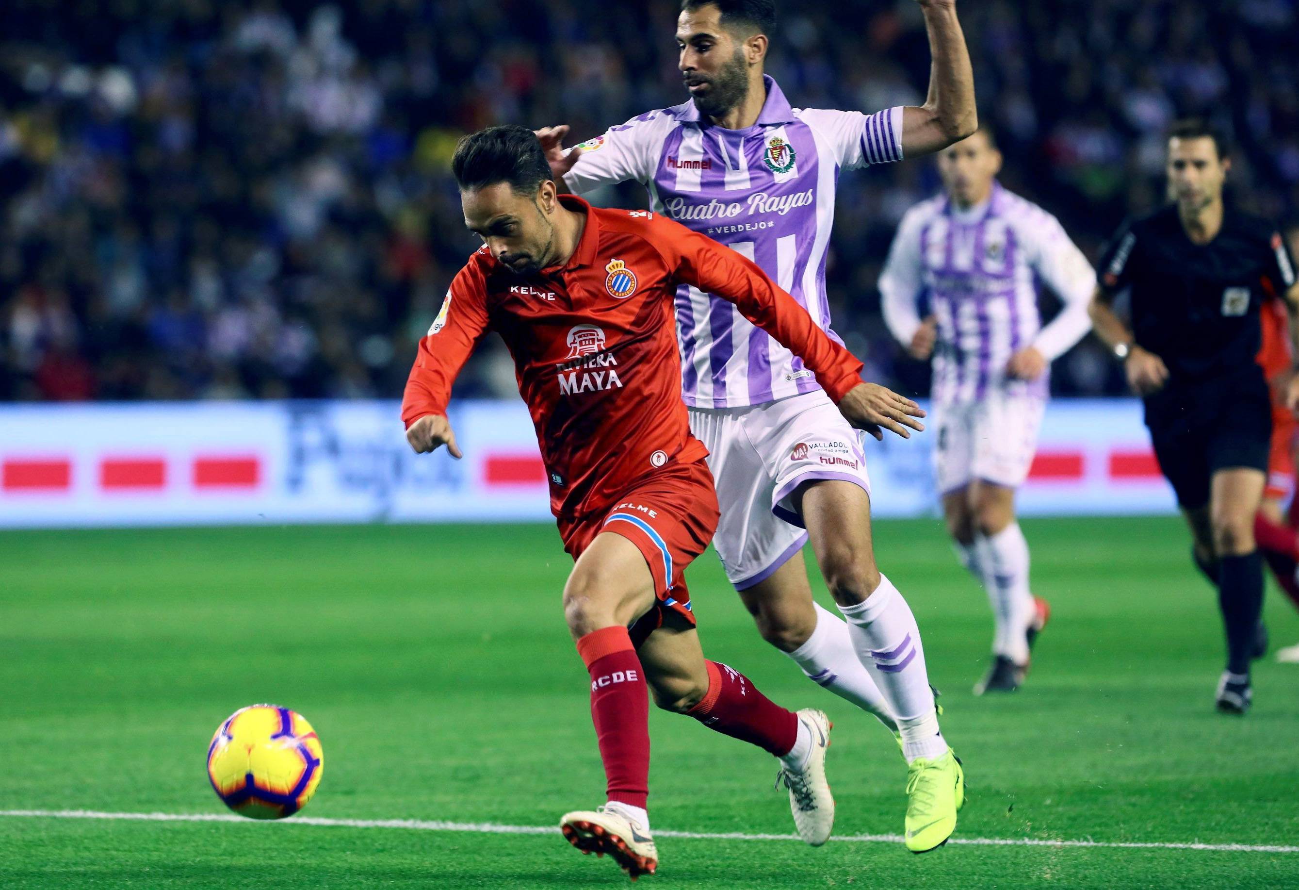 雷加利斯主场不敌巴萨，豪强实力尽显