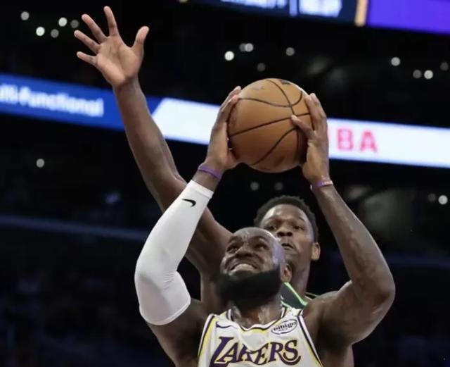 火箭低迷表现被湖人击败，三连败状态堪忧的简单介绍