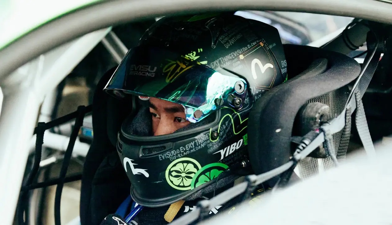 包含雷诺车队翻盘迈凯伦，周冠宇带队取胜的词条