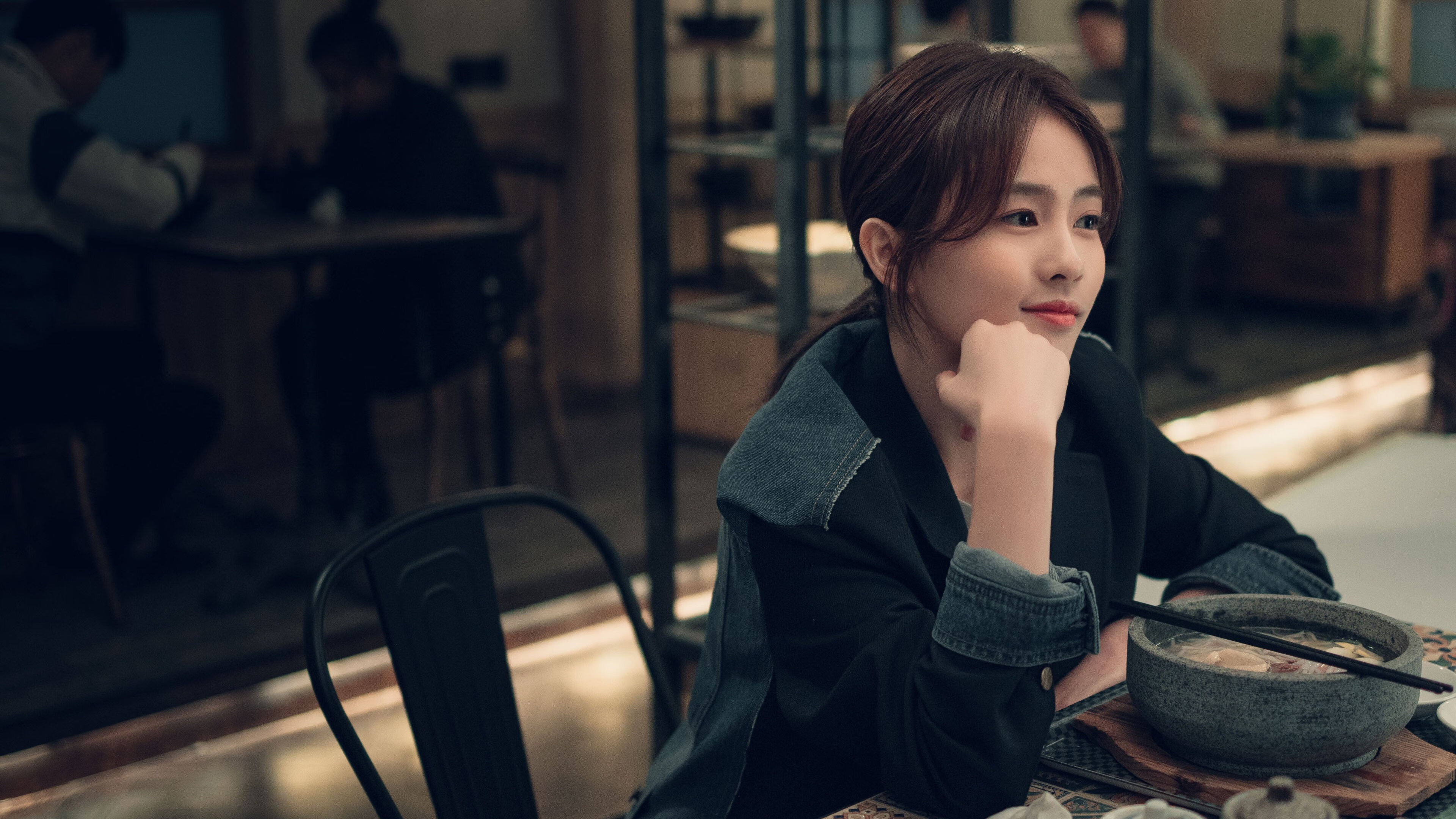 足球之夜的奇迹与遗憾，京多安爆发引领巴萨逆转，毕尔巴鄂最后时刻绝杀突尼斯