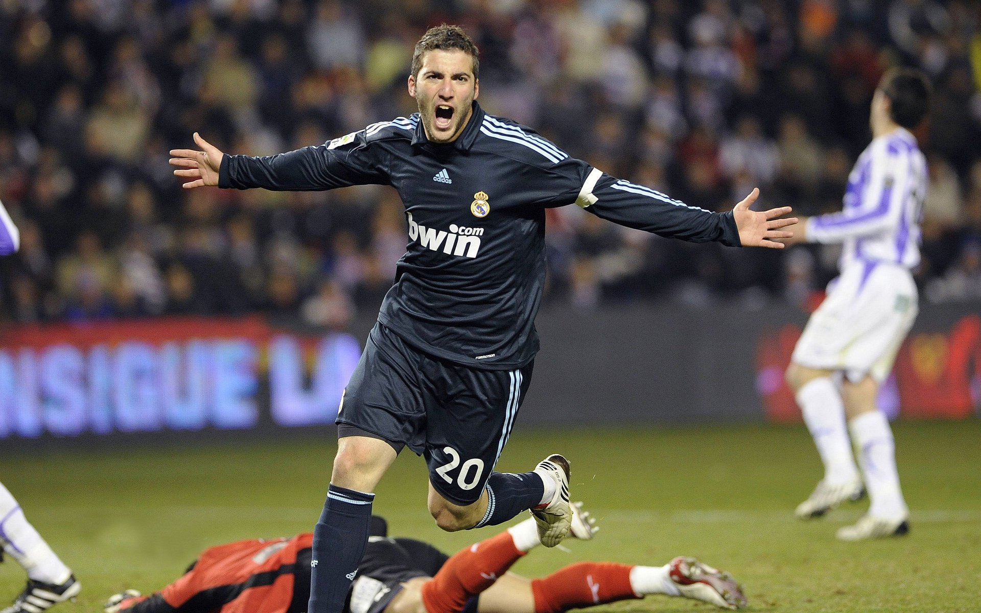 冰与火的碰撞，伊朗对阵芬兰，奥纳纳防守端锁死对手