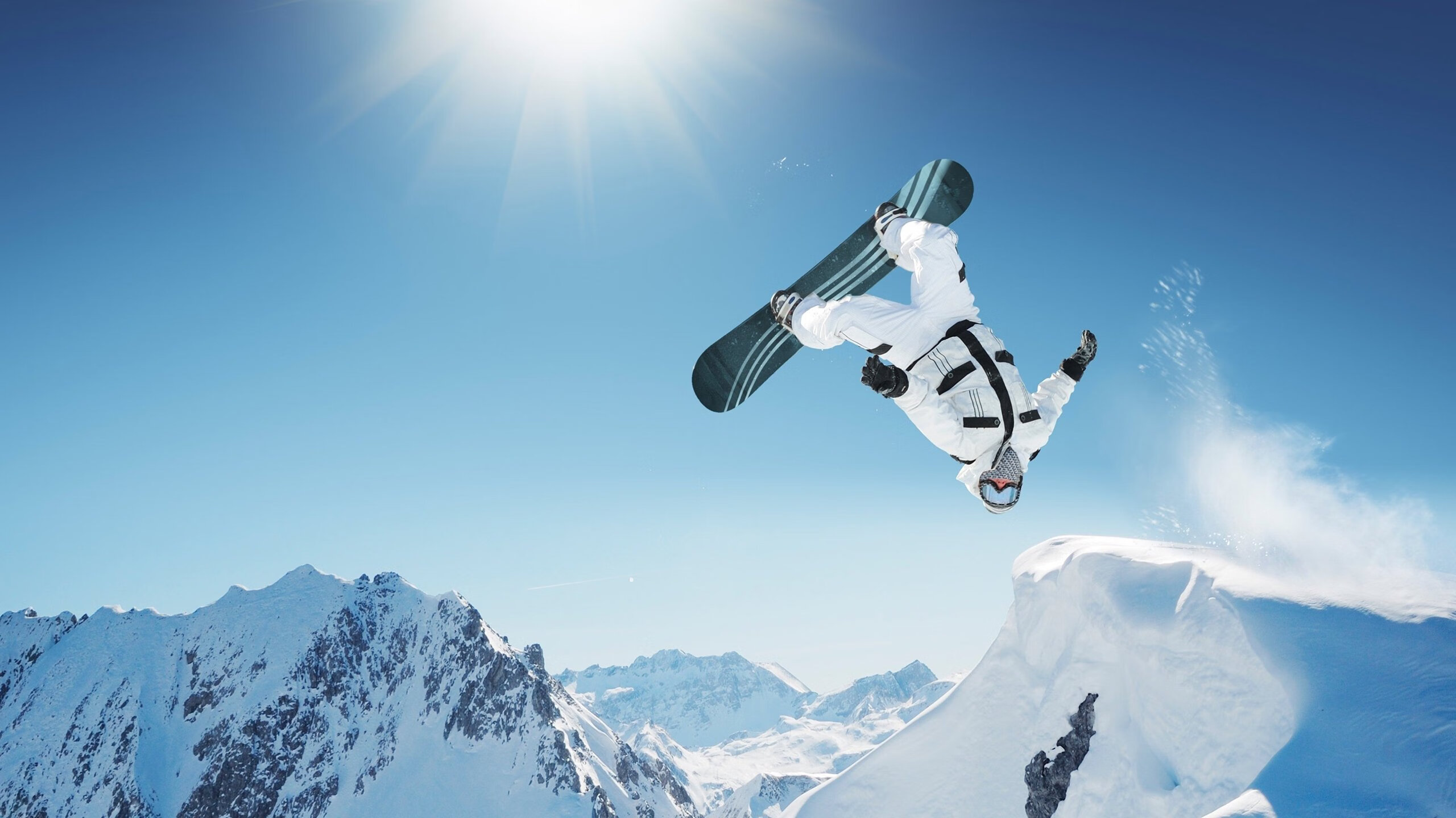 鲁德点燃赛场，ATP总决赛惊险胜出，年终巅峰之战铸就网坛新传奇